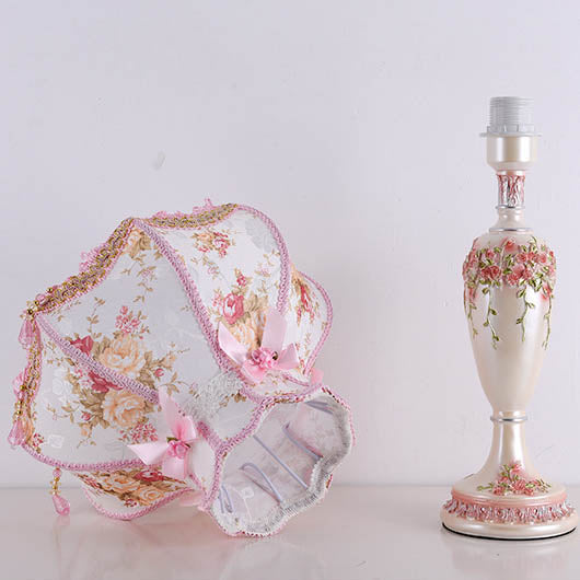 Elegant European Fabric Tassel Table Lamp - 1 Light