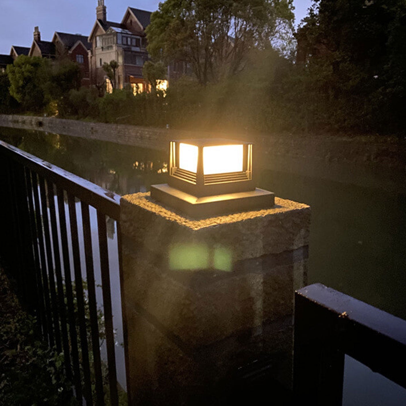 Premium Solar Square Pillar Head Light