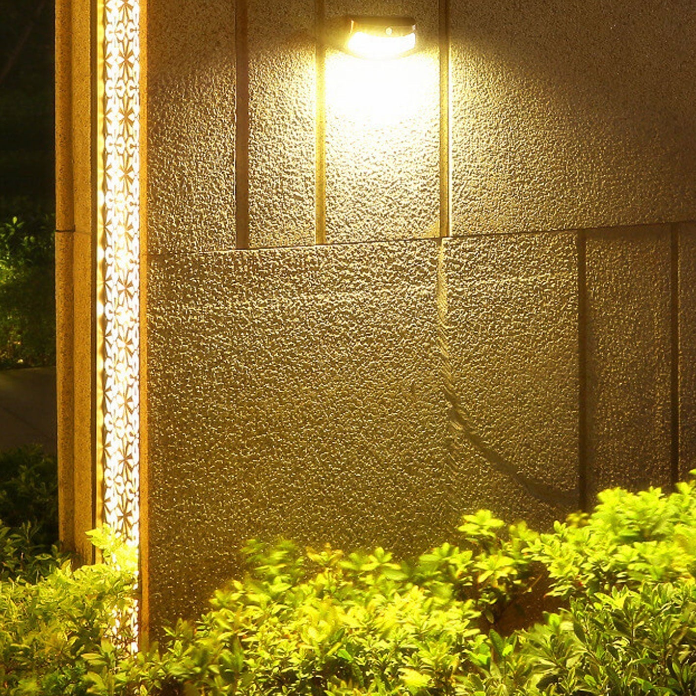 Premium Solar LED Outdoor Wall Sconce
