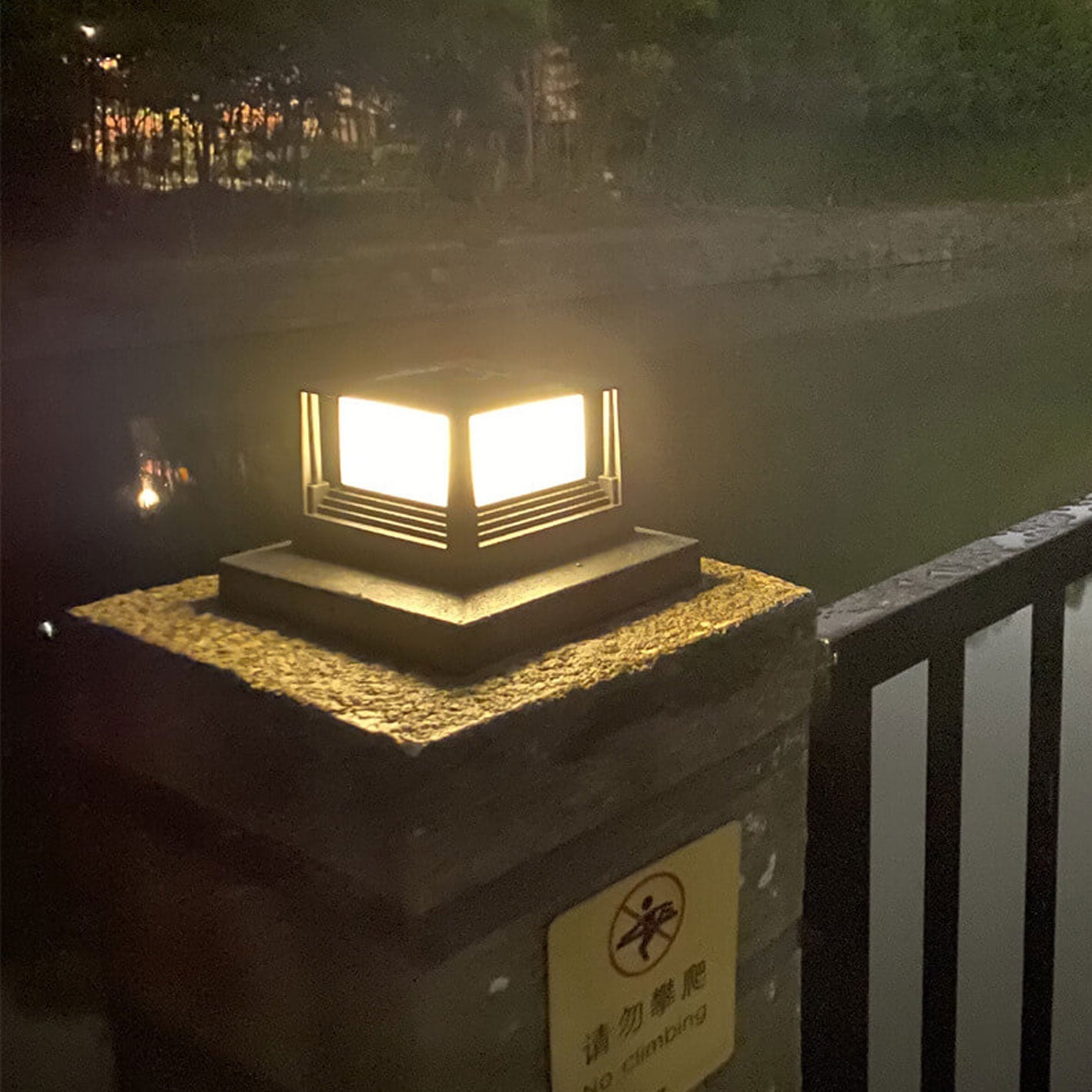 Premium Solar Square Pillar Head Light