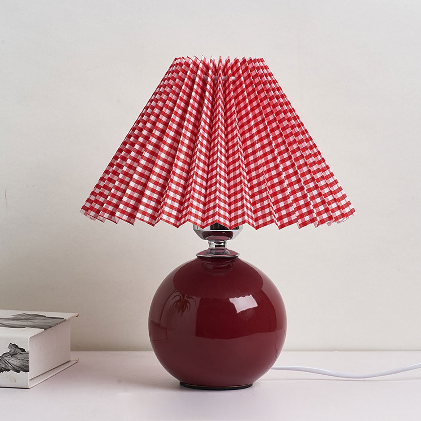 Minimalist Ceramic Pleated Table Lamp