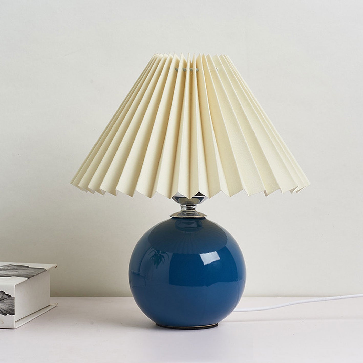 Minimalist Ceramic Pleated Table Lamp