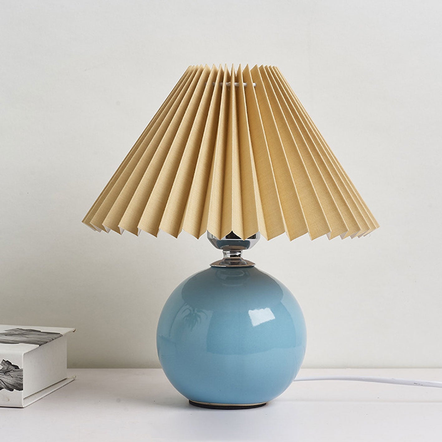 Minimalist Ceramic Pleated Table Lamp