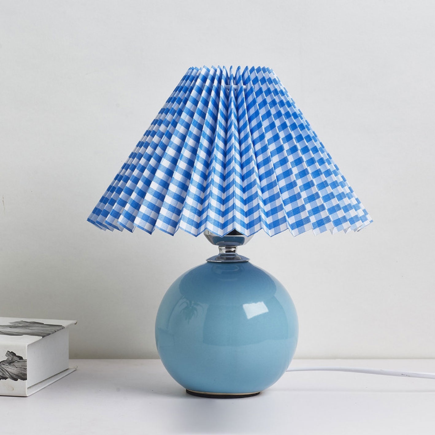 Minimalist Ceramic Pleated Table Lamp