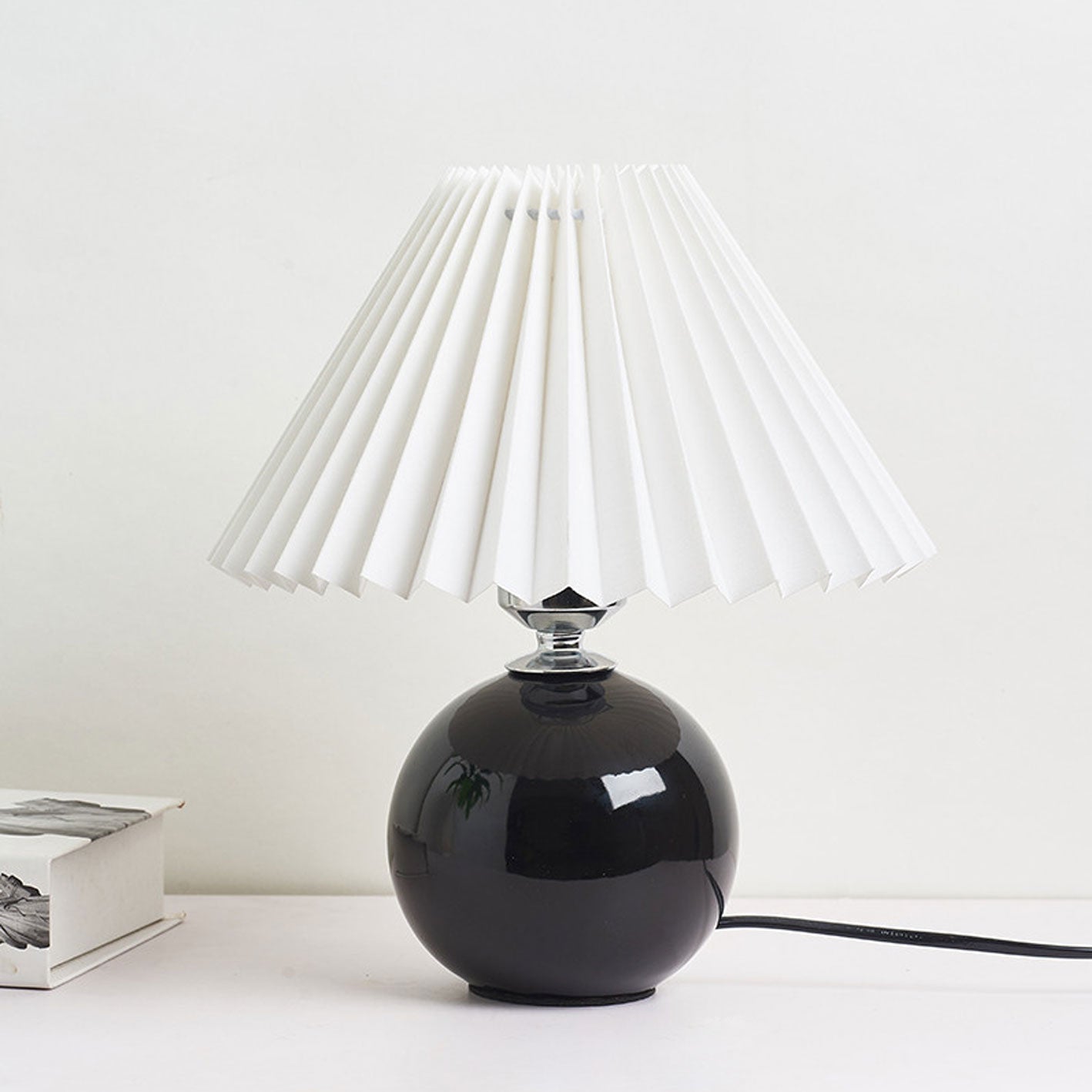Minimalist Ceramic Pleated Table Lamp