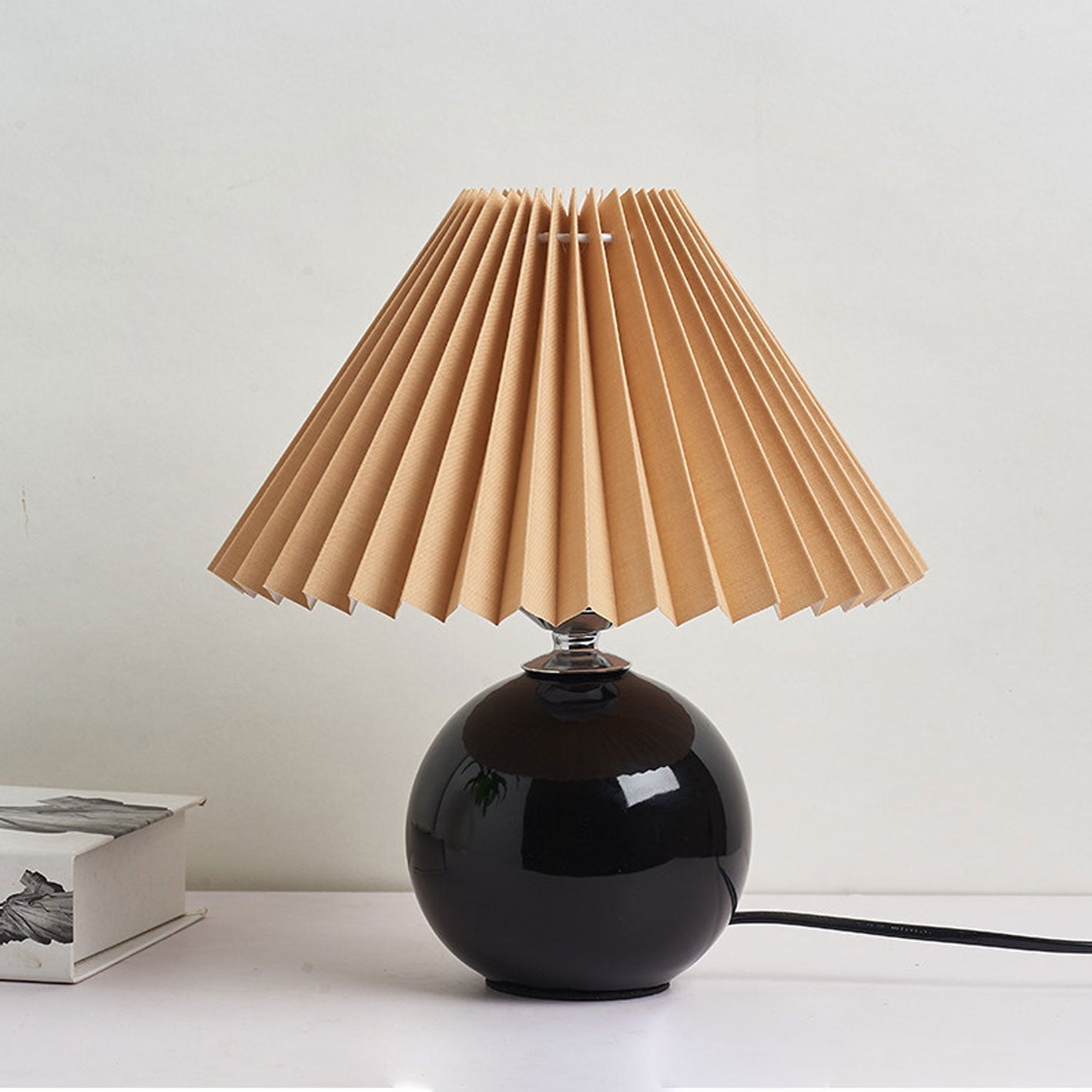 Minimalist Ceramic Pleated Table Lamp