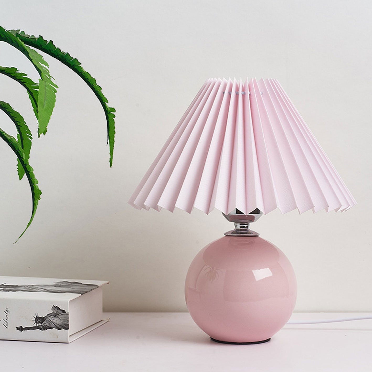 Minimalist Ceramic Pleated Table Lamp