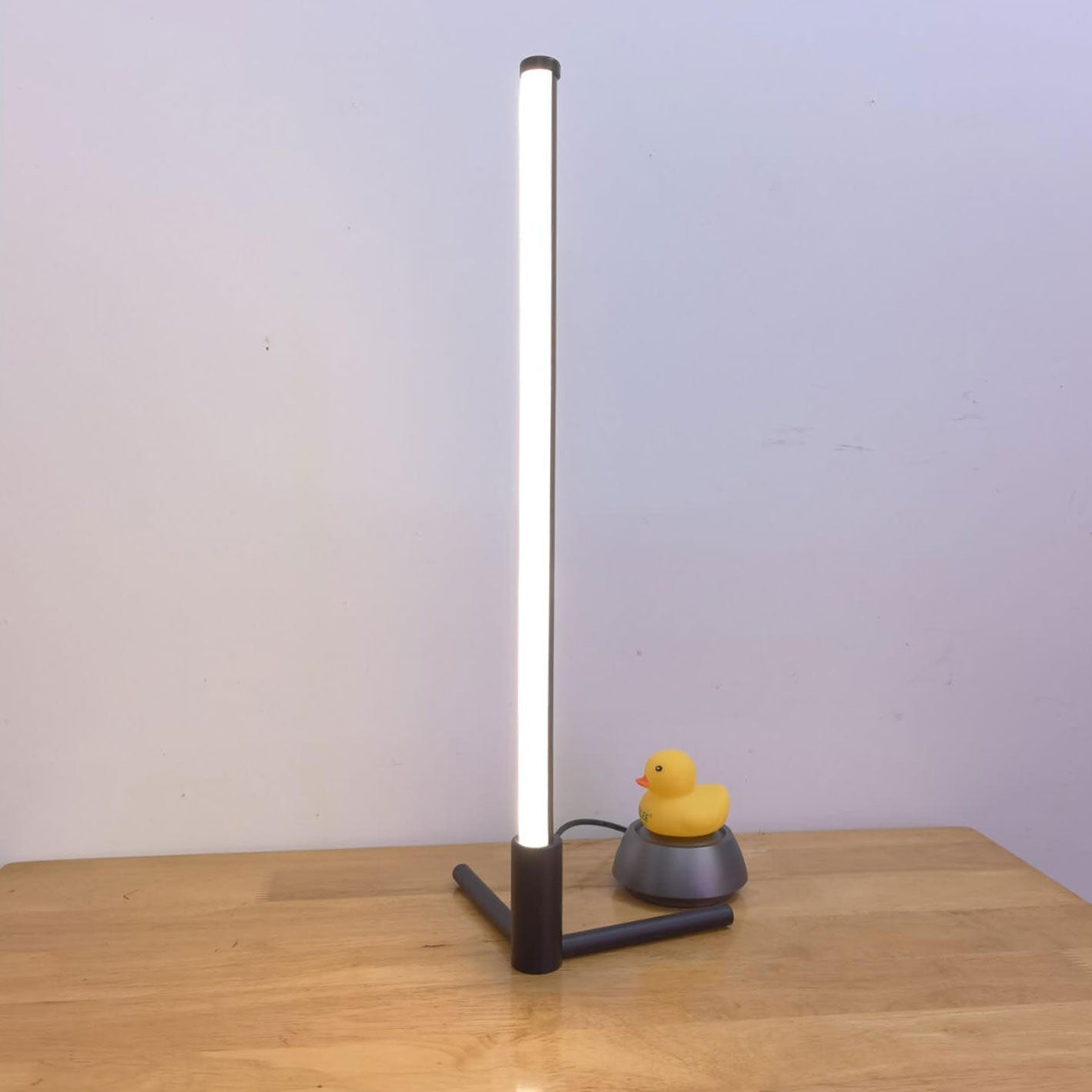 Elegant Minimalist LED Table Lamp - Creative Bar Night Light