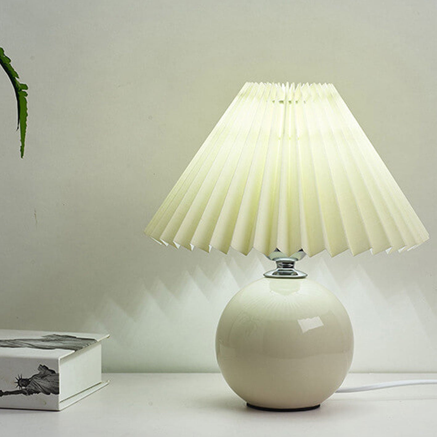 Minimalist Ceramic Pleated Table Lamp
