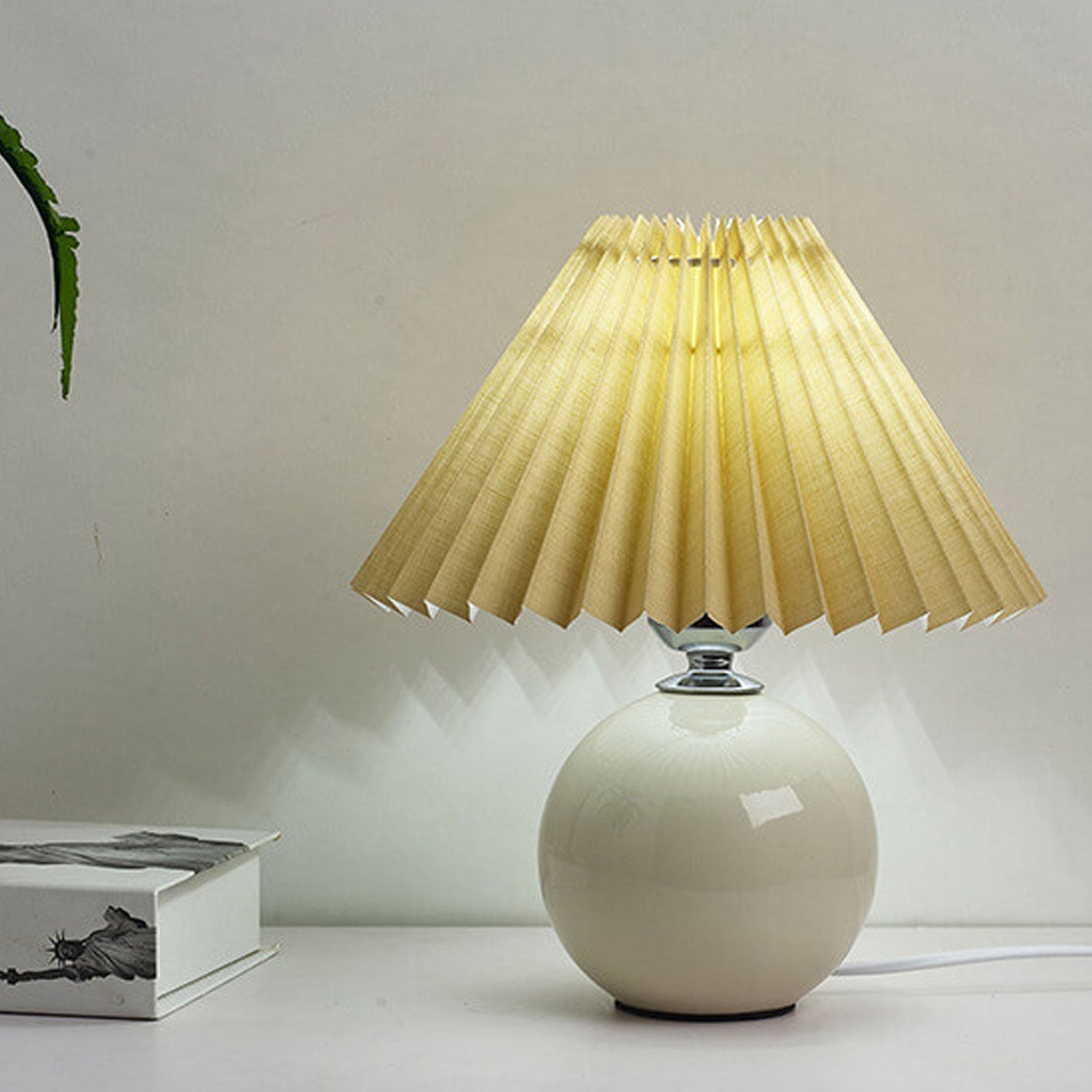 Minimalist Ceramic Pleated Table Lamp