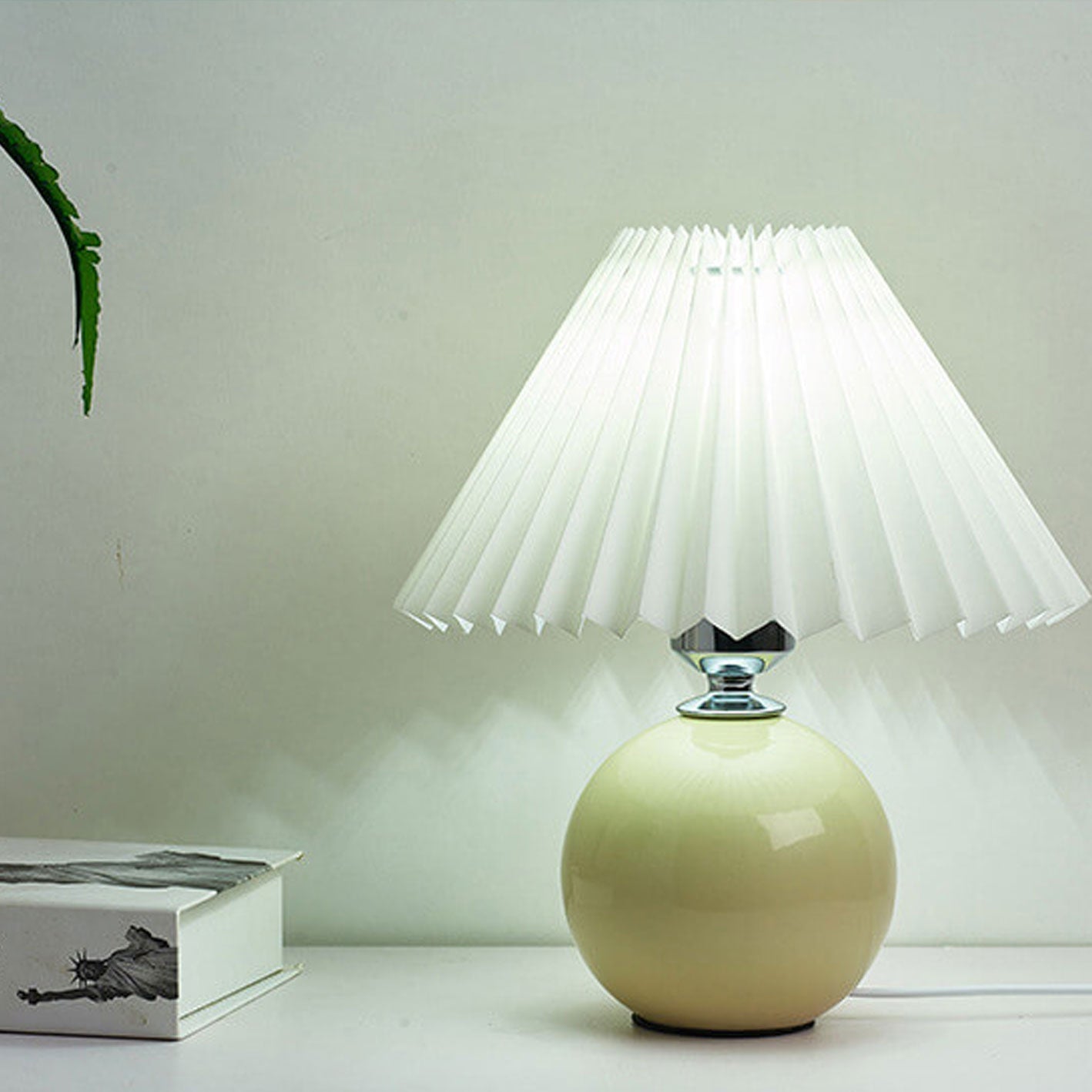 Minimalist Ceramic Pleated Table Lamp