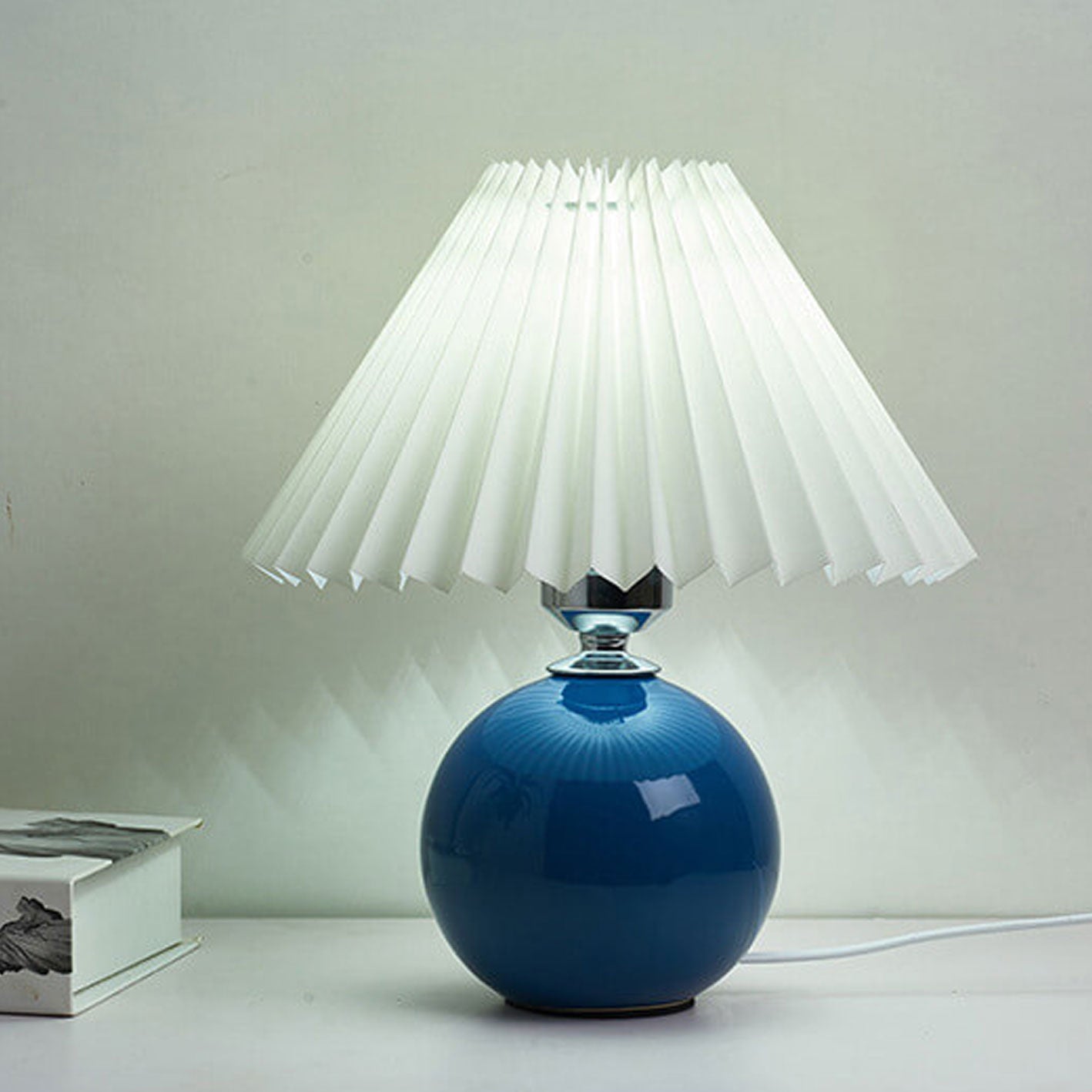 Minimalist Ceramic Pleated Table Lamp