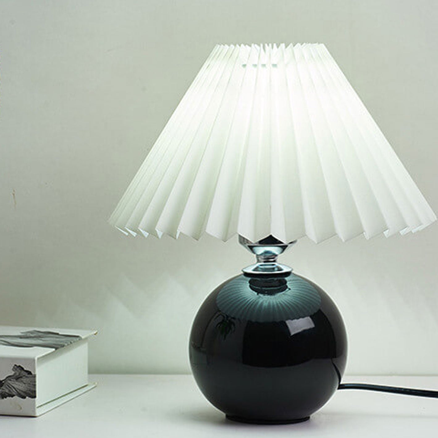 Minimalist Ceramic Pleated Table Lamp
