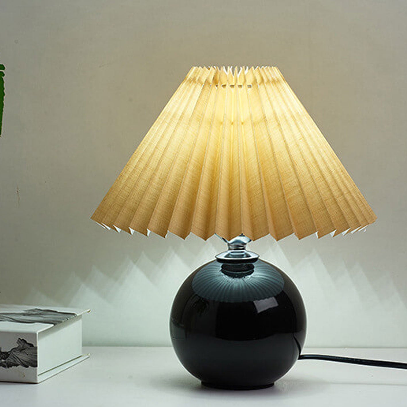 Minimalist Ceramic Pleated Table Lamp