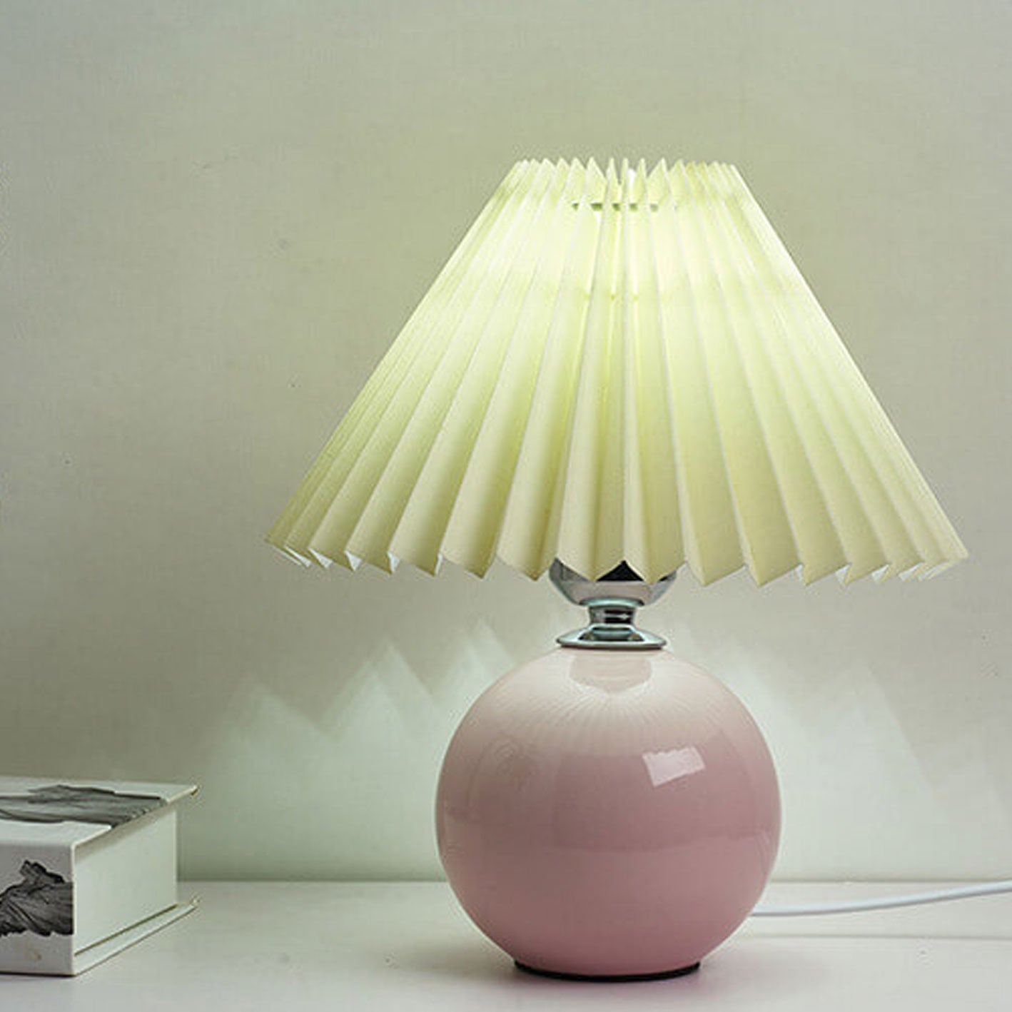 Minimalist Ceramic Pleated Table Lamp
