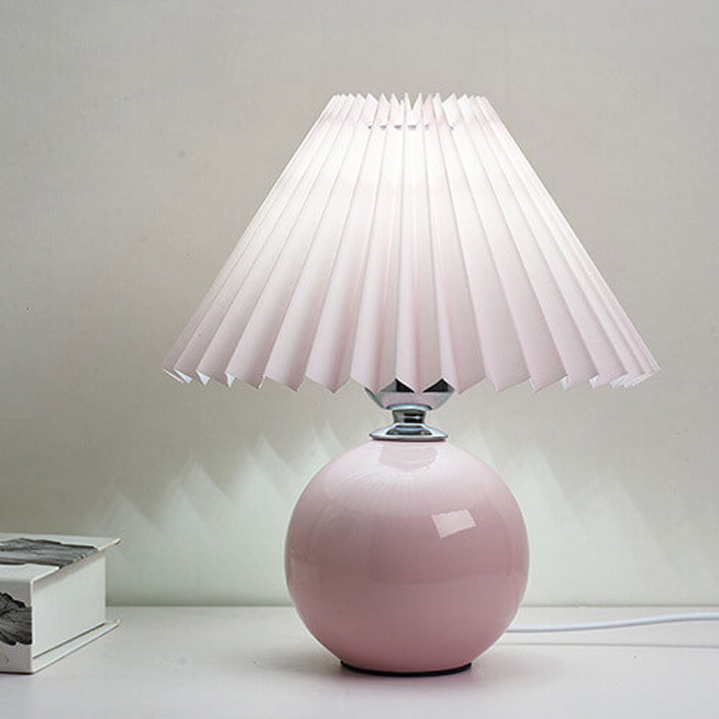 Minimalist Ceramic Pleated Table Lamp