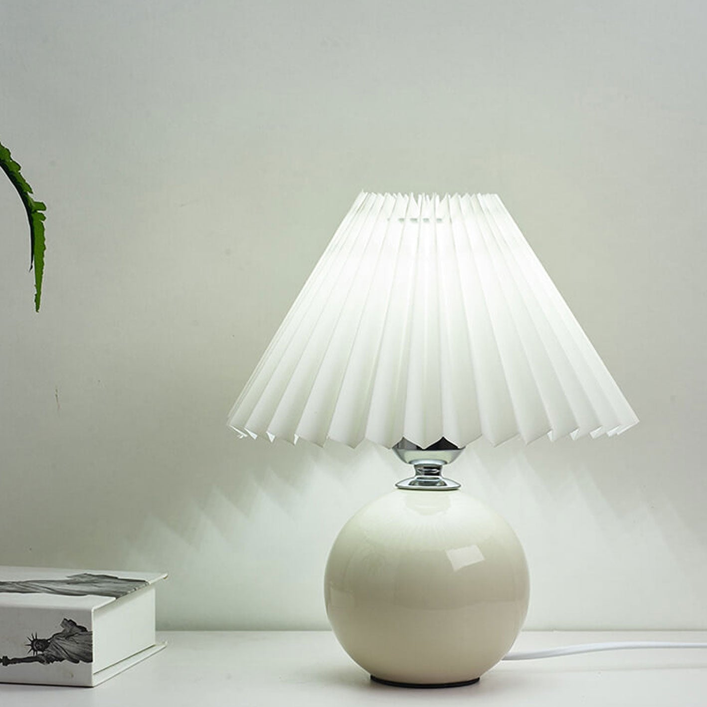 Minimalist Ceramic Pleated Table Lamp