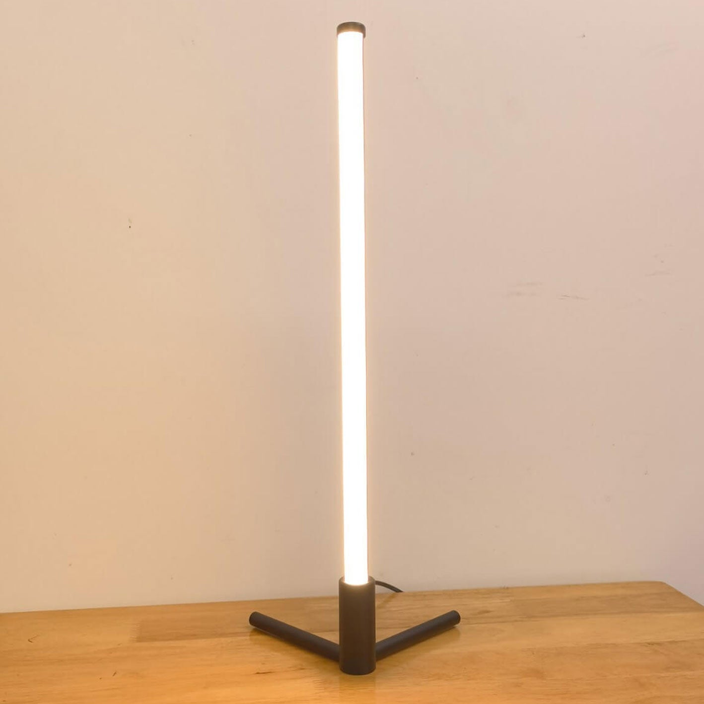 Elegant Minimalist LED Table Lamp - Creative Bar Night Light