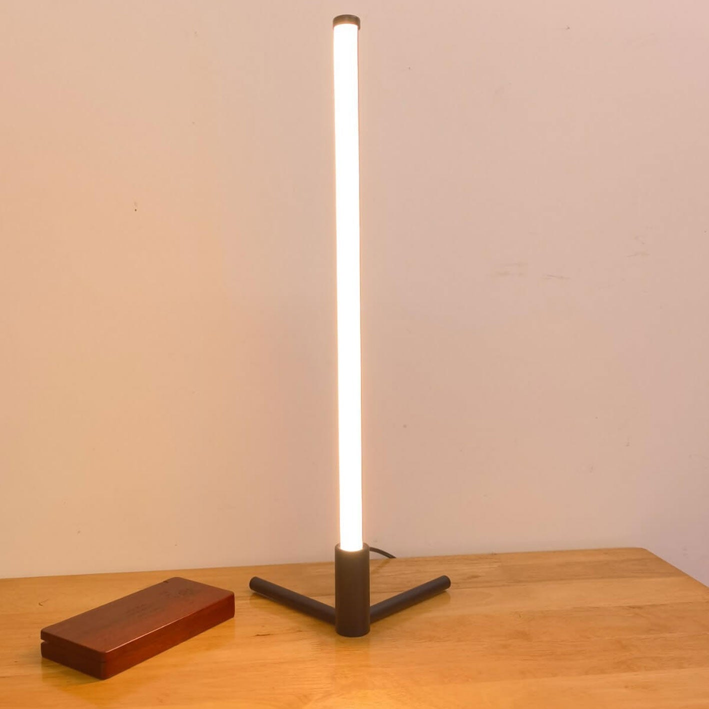 Elegant Minimalist LED Table Lamp - Creative Bar Night Light