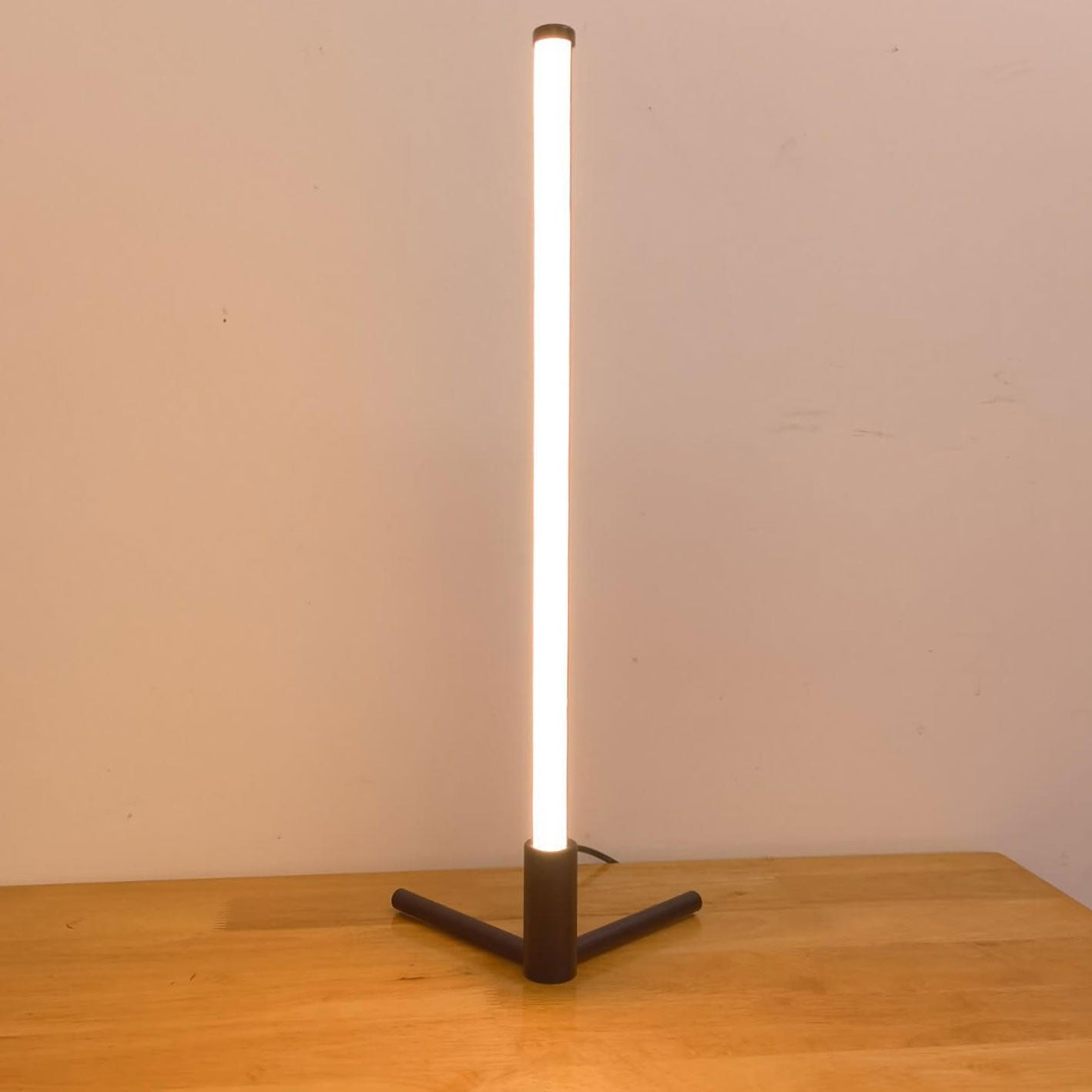 Elegant Minimalist LED Table Lamp - Creative Bar Night Light
