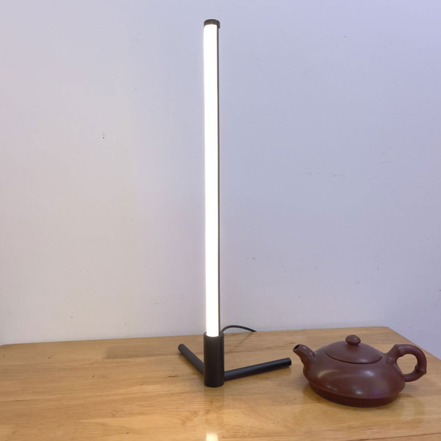 Elegant Minimalist LED Table Lamp - Creative Bar Night Light