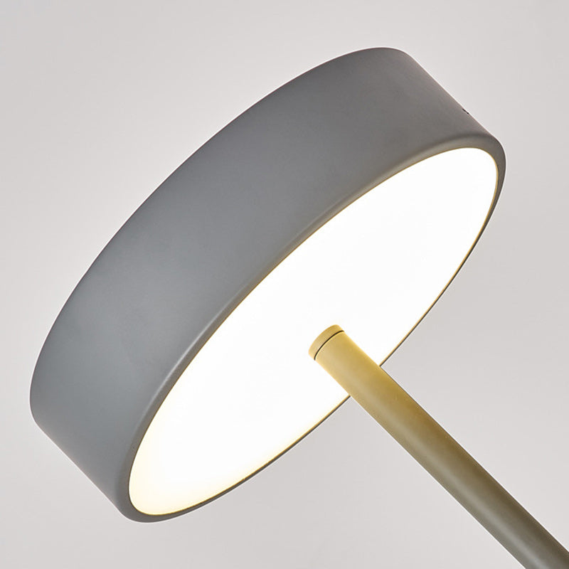 Scandinavian Round Iron LED Floor Lamp for Bedroom