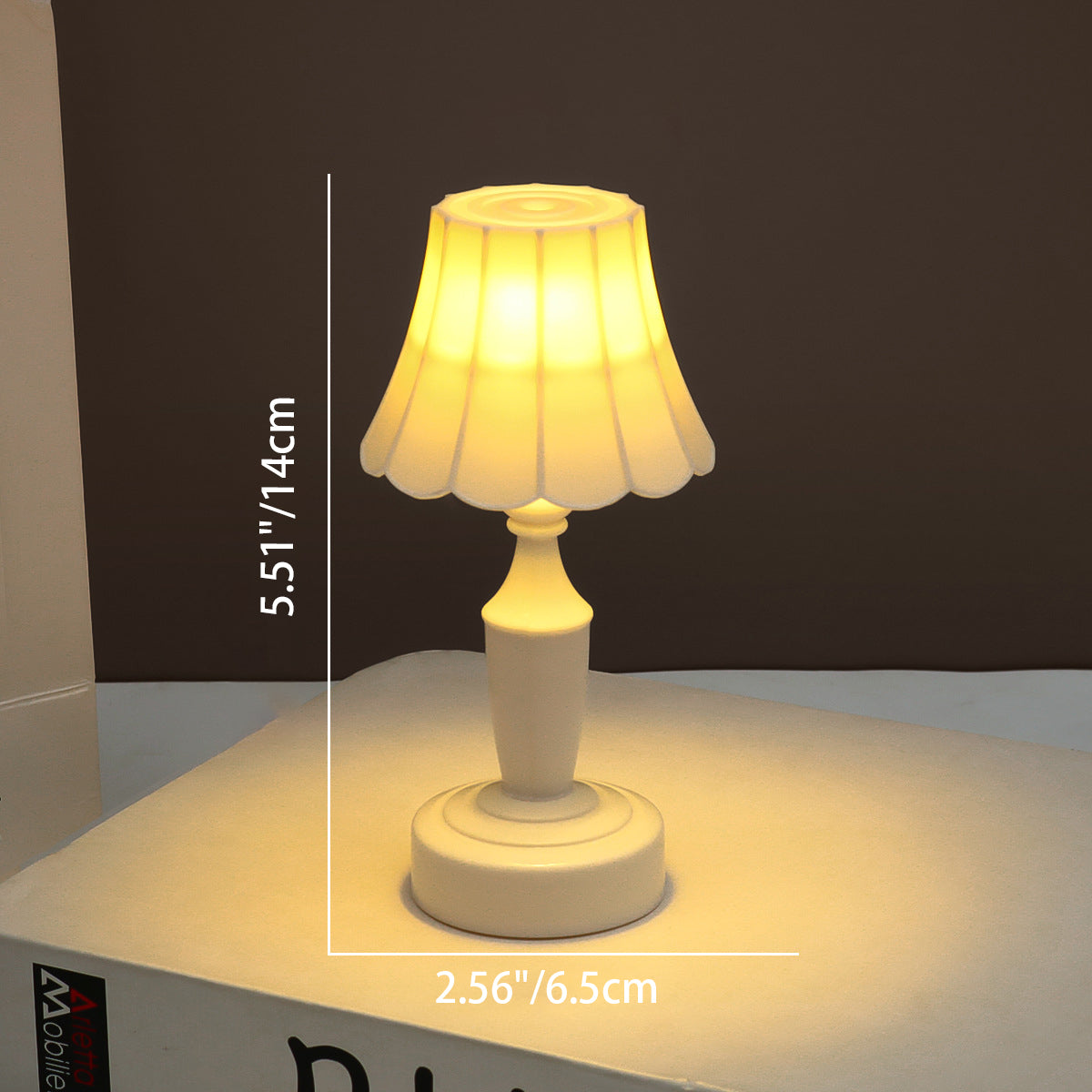 Nordic Style LED Table Lamp with Pleated Flower Design - Battery Operated Night Light for Bedside