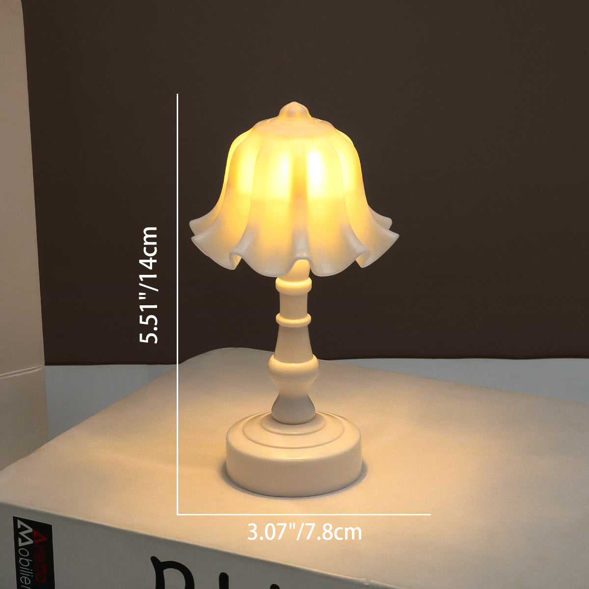 Nordic Style LED Table Lamp with Pleated Flower Design - Battery Operated Night Light for Bedside