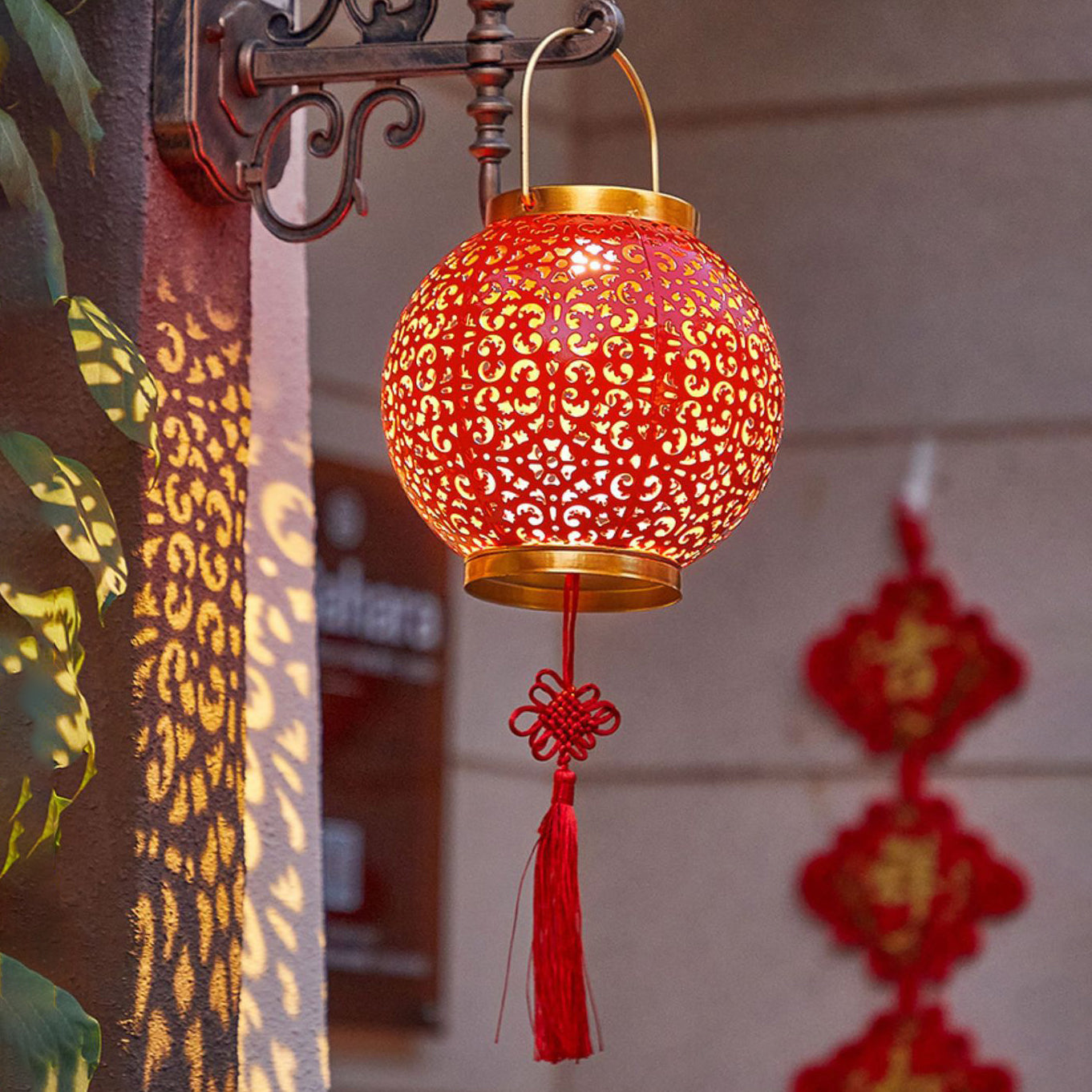 Premium Traditional Chinese Solar Waterproof Iron Lantern