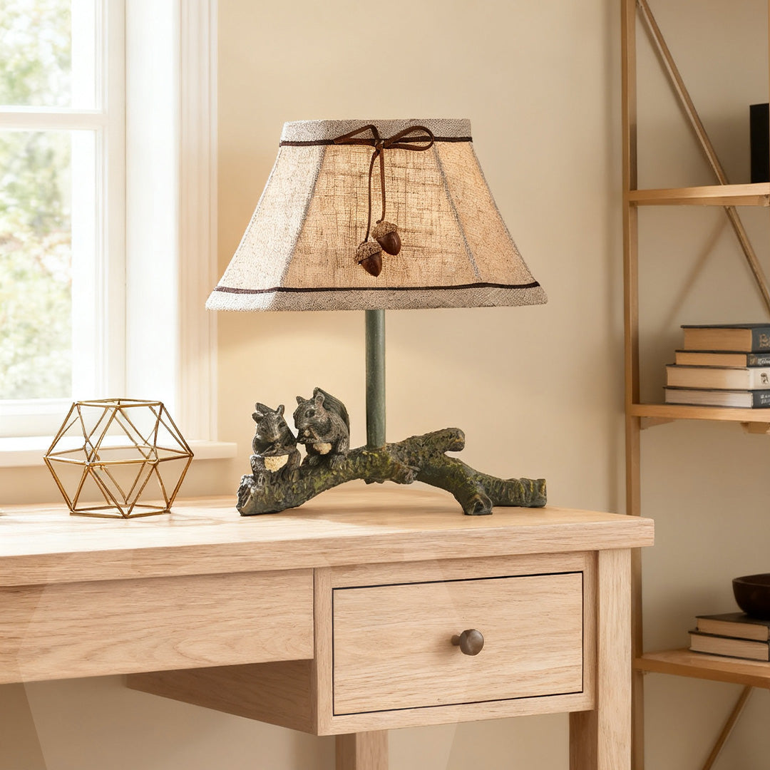French Style Squirrel Resin Table Lamp - Decorative Atmosphere Lighting