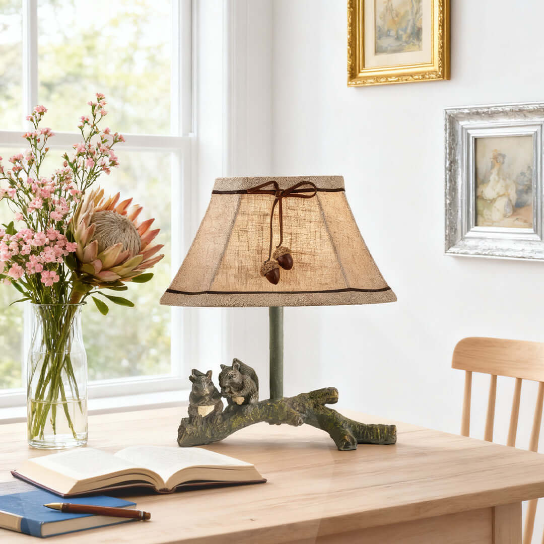 French Style Squirrel Resin Table Lamp - Decorative Atmosphere Lighting